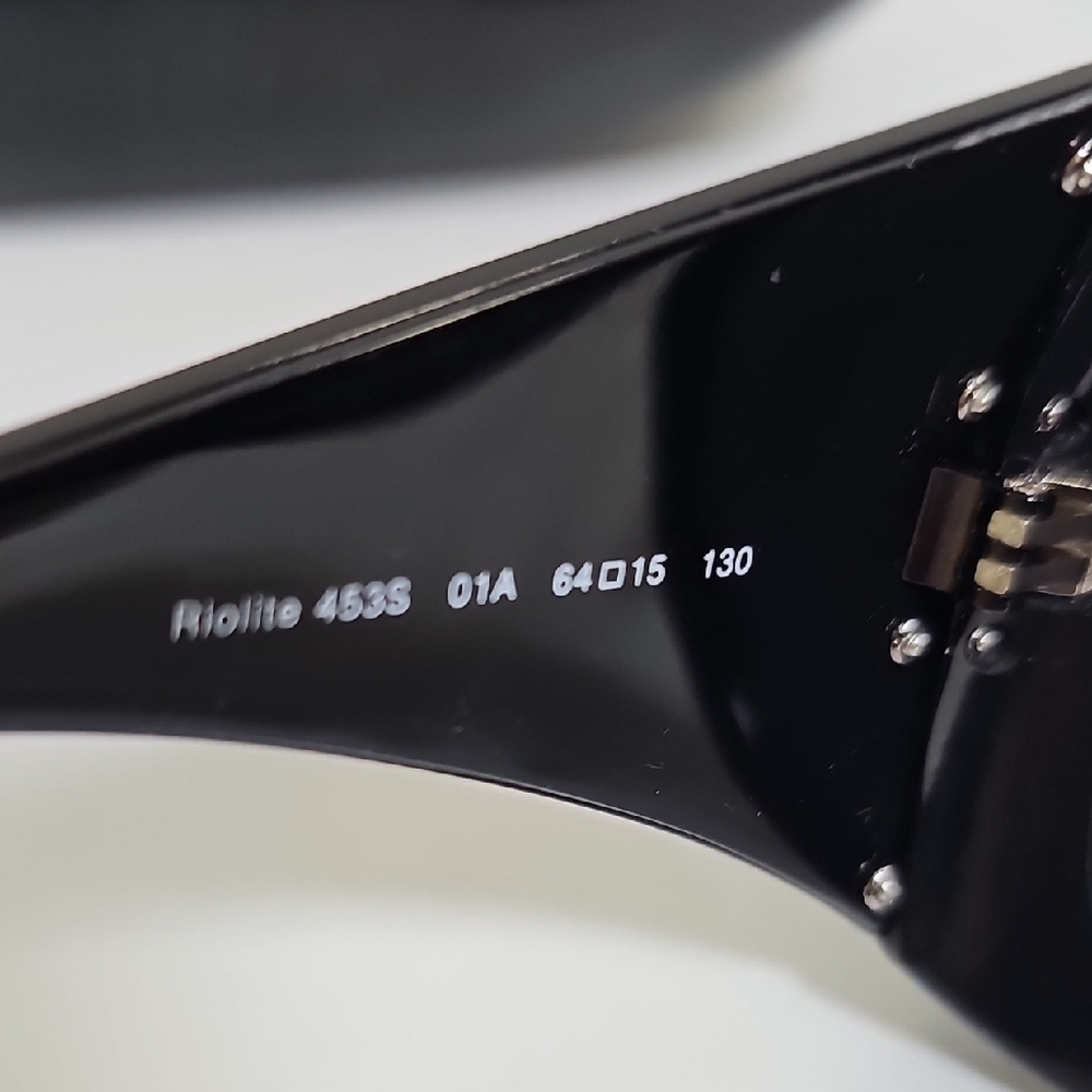 Roberto Cavalli Black Sunglasses with a Black Hard Case - Picture 7 of 9